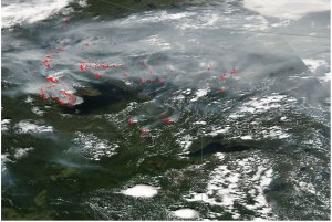 Satellite map showing 100 or more red hotspots and smoke plumes over great slave lake